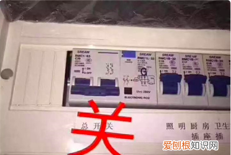 卫生间照明灯怎么更换，卫生间灯坏了怎么换视频