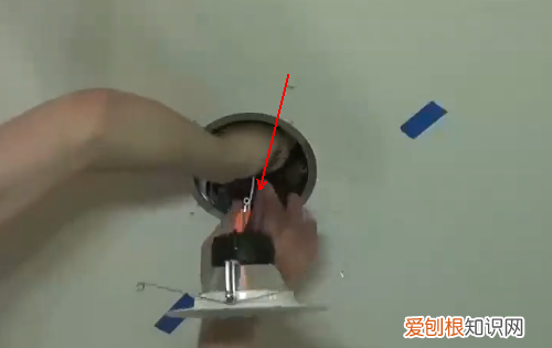 卫生间照明灯怎么更换，卫生间灯坏了怎么换视频