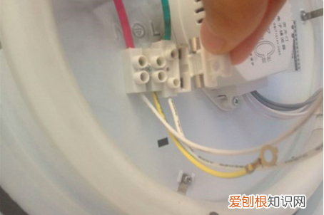 卫生间照明灯怎么更换，卫生间灯坏了怎么换视频
