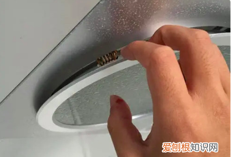 卫生间照明灯怎么更换，卫生间灯坏了怎么换视频