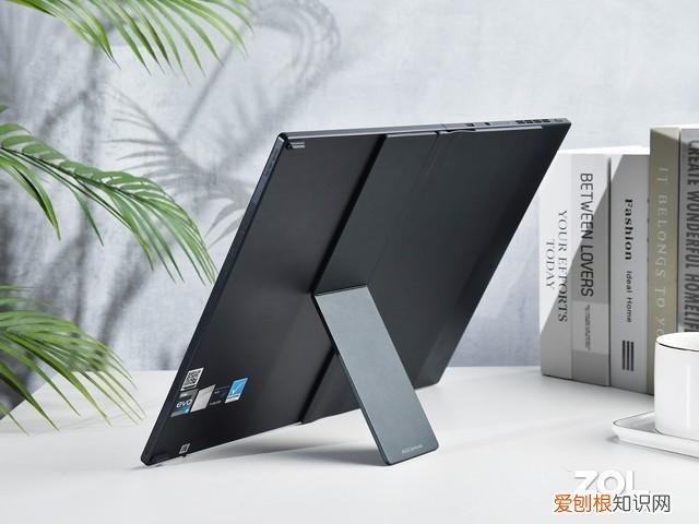 能折叠的笔记本 华硕灵耀X Fold评测