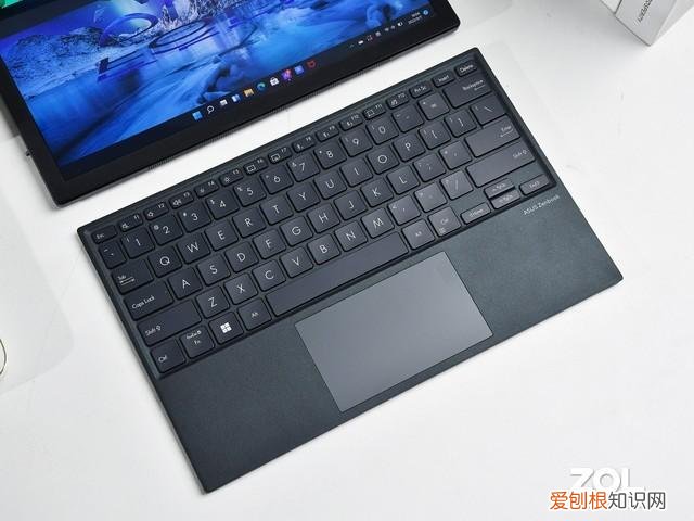能折叠的笔记本 华硕灵耀X Fold评测
