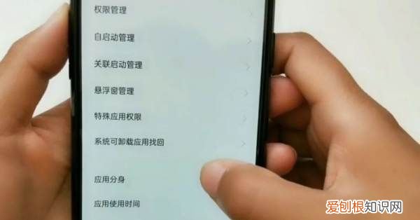 一个手机如何同时登三个微信，怎么在一部手机上同时有多个微信号