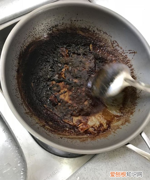 锅烧黑了怎么办，电饭锅锅底烧黑了怎么才能清洗干净