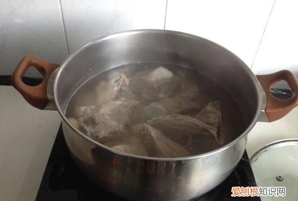 家常炖猪大骨的做法,炖大骨头的家常做法