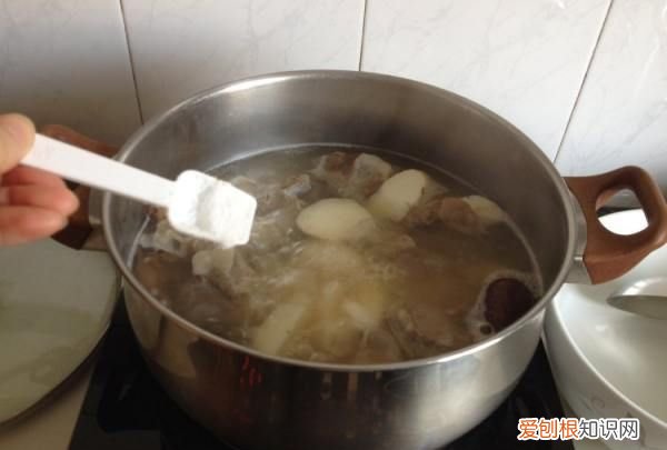 家常炖猪大骨的做法,炖大骨头的家常做法