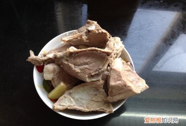 家常炖猪大骨的做法,炖大骨头的家常做法