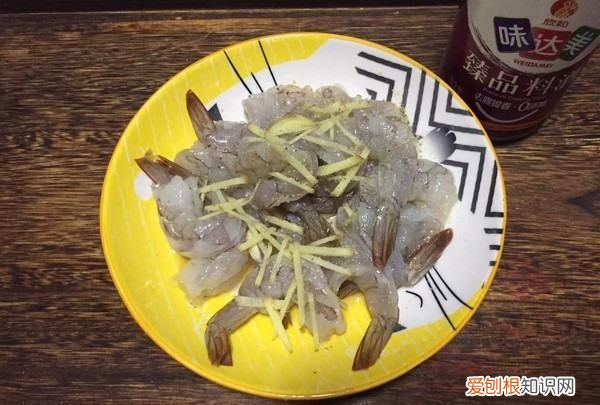 凤尾虾球的做法,油炸凤尾虾的家常做法