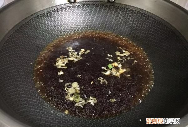 凤尾虾球的做法,油炸凤尾虾的家常做法