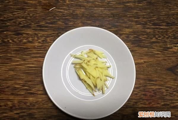 凤尾虾球的做法,油炸凤尾虾的家常做法