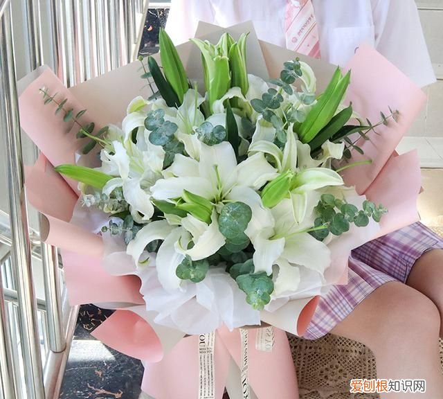 老婆生日送百合几朵