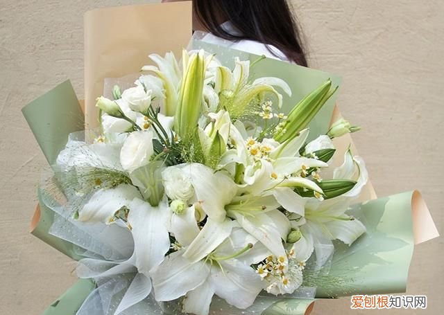 老婆生日送百合几朵