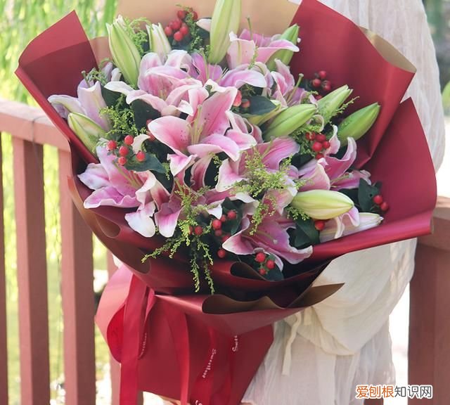 老婆生日送百合几朵