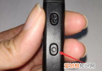 华为蓝牙耳机如何开启开关，华为耳机怎么开机就关机了