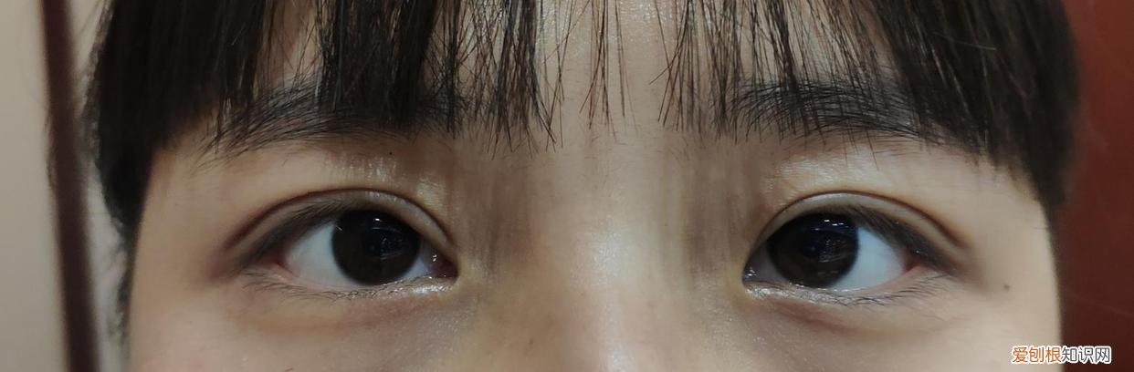 戚薇素颜照对比