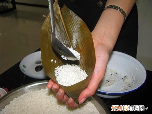 包三角粽子的手法视频