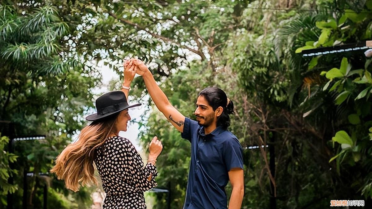 华尔兹圆舞曲起源于哪个国家圆舞曲的浪漫风情,太享受)