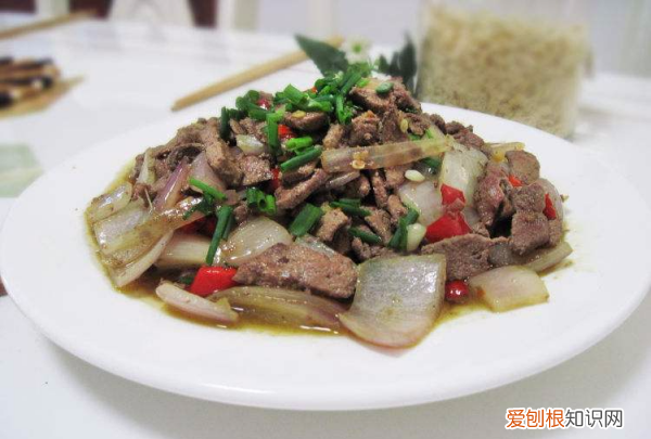 干炒花菜做法，炒花菜时用焯水吗