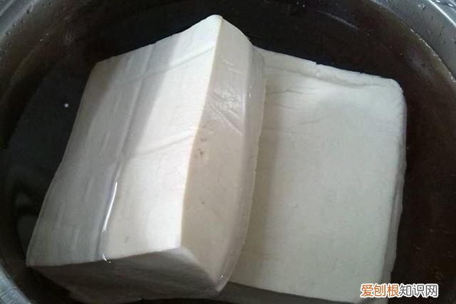 隔夜豆腐放冰箱能吃吗,冬天豆腐不放冰箱第二天还能吃