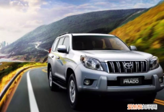 普拉多后排座椅怎么放平，丰田霸道后排座椅怎么放平