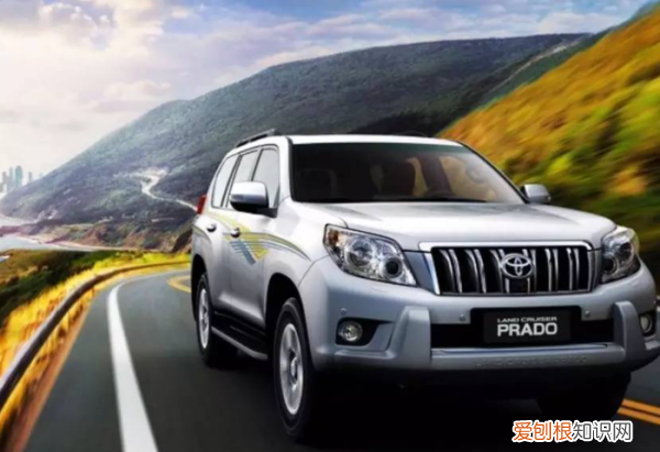 普拉多后排座椅怎么放平，丰田霸道后排座椅怎么放平