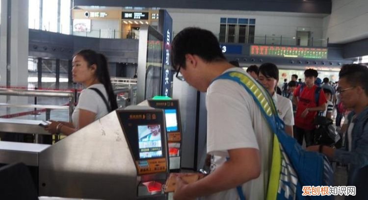 高铁什么时候开始检票,8点的高铁什么时候开始检票进站