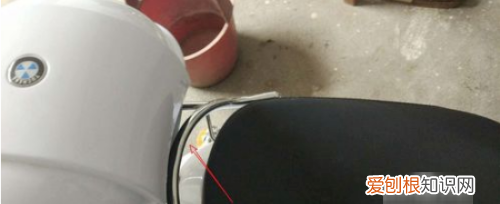 电动车怎么开坐垫盖，电动车坐垫怎么打开