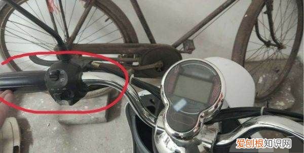 电动车怎么开坐垫盖,电动车坐垫怎么打开