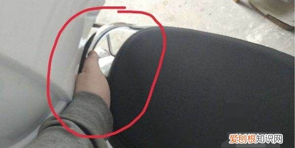 电动车怎么开坐垫盖,电动车坐垫怎么打开