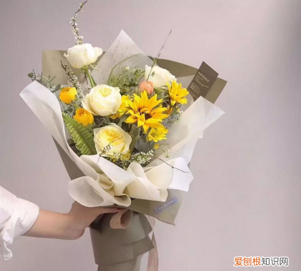 花为什么要醒,醒花的时候要不要放保鲜剂 醒花用深水还是浅水