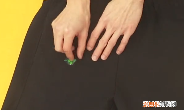 衣服图案胶印怎么去除,怎样才能去除衣服上的油渍