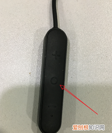 蓝牙耳机要怎么连接，蓝牙耳机咋才能连手机