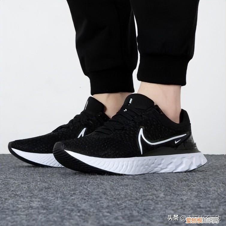 耐克慢跑鞋 ？