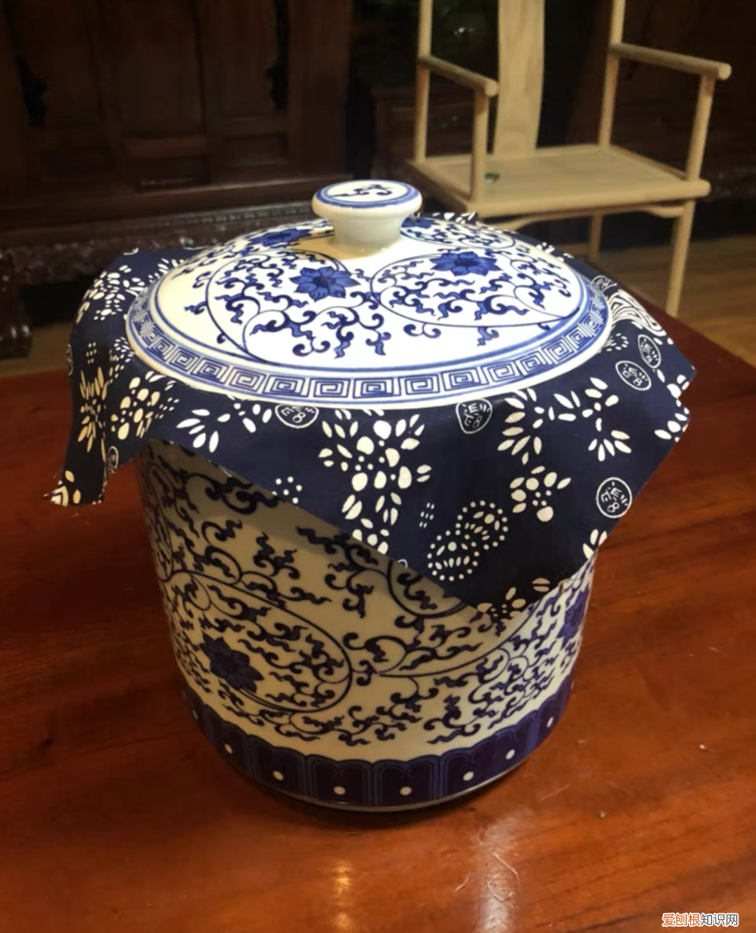 紫砂罐、陶瓷罐、铁罐、锡罐，哪个最适合当茶叶罐？