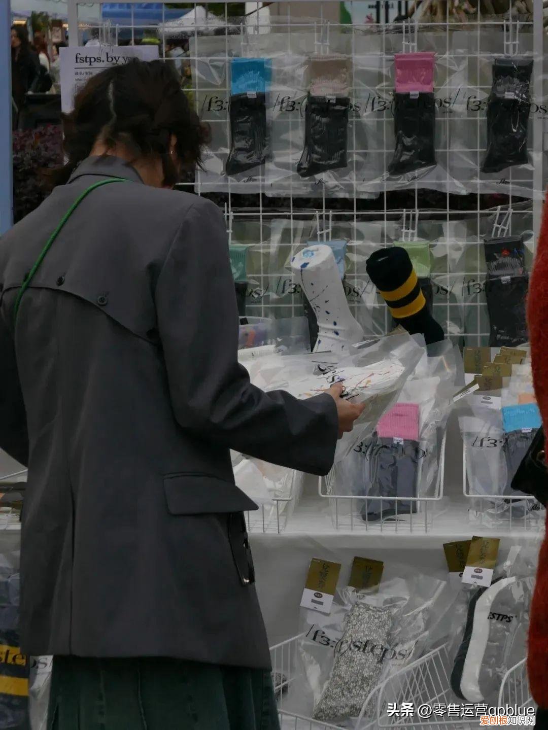 这些年轻人追捧的袜子品牌，能有多好卖？