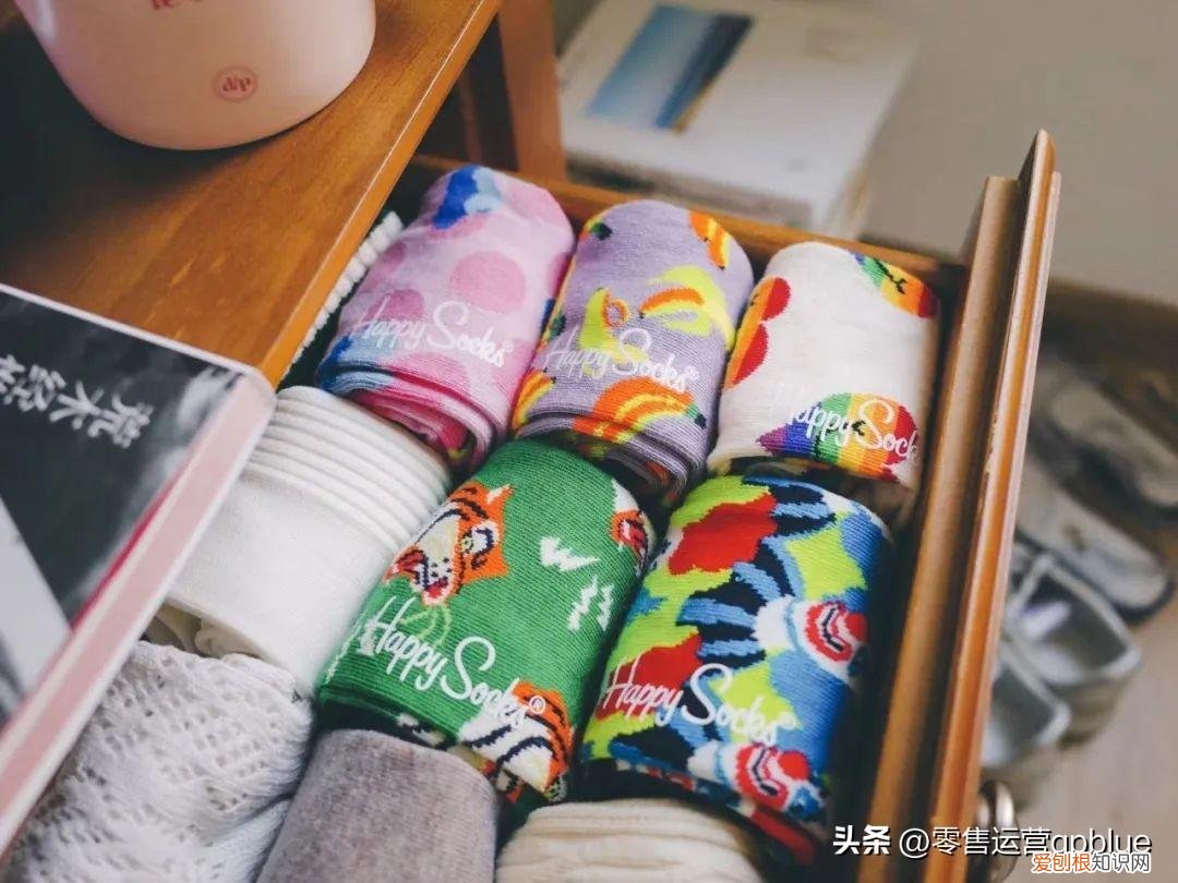 这些年轻人追捧的袜子品牌，能有多好卖？