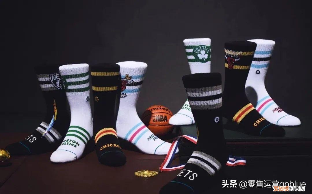 这些年轻人追捧的袜子品牌，能有多好卖？