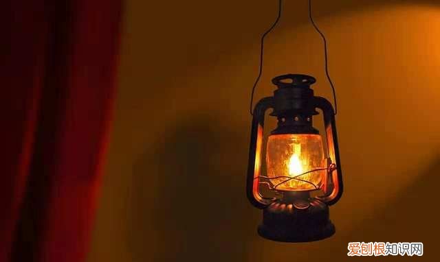 是否还依然在门前挂一盏小灯是什么歌