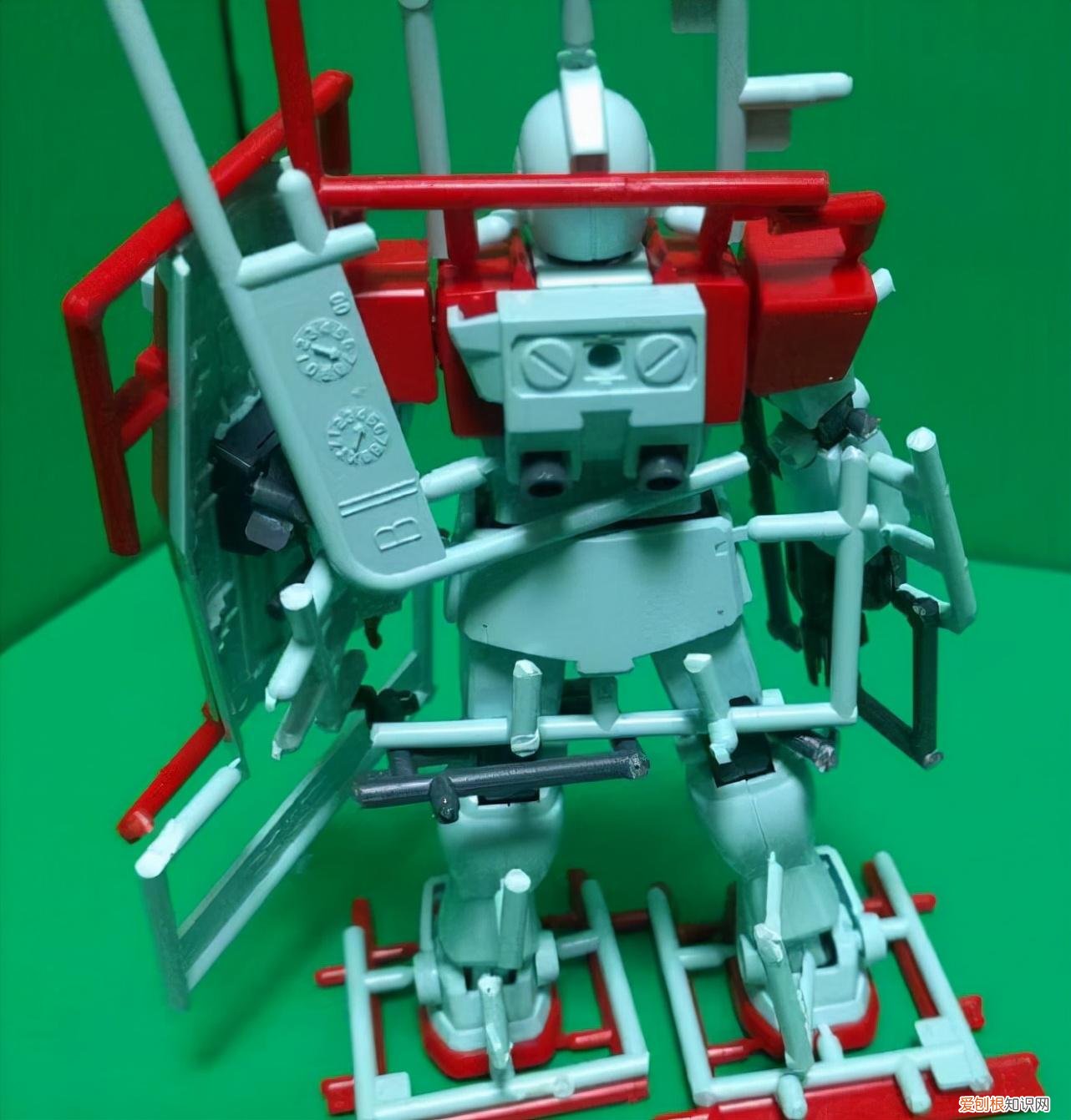 懒人拼高达模型方法