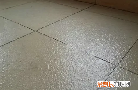 地面潮湿怎样解决办法，地上潮湿什么办法能快速干