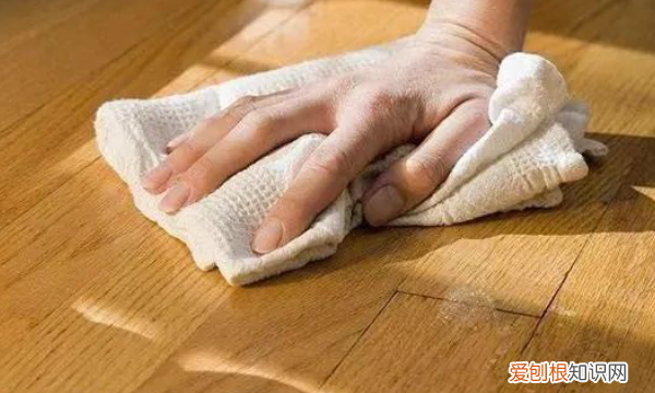 地面潮湿怎样解决办法，地上潮湿什么办法能快速干