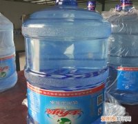 桶装矿泉水多少升一桶，普利斯矿泉水桶是多少升的