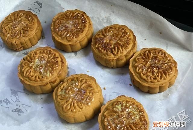 月饼皮开裂是为什么,流心月饼饼皮开裂是为什么