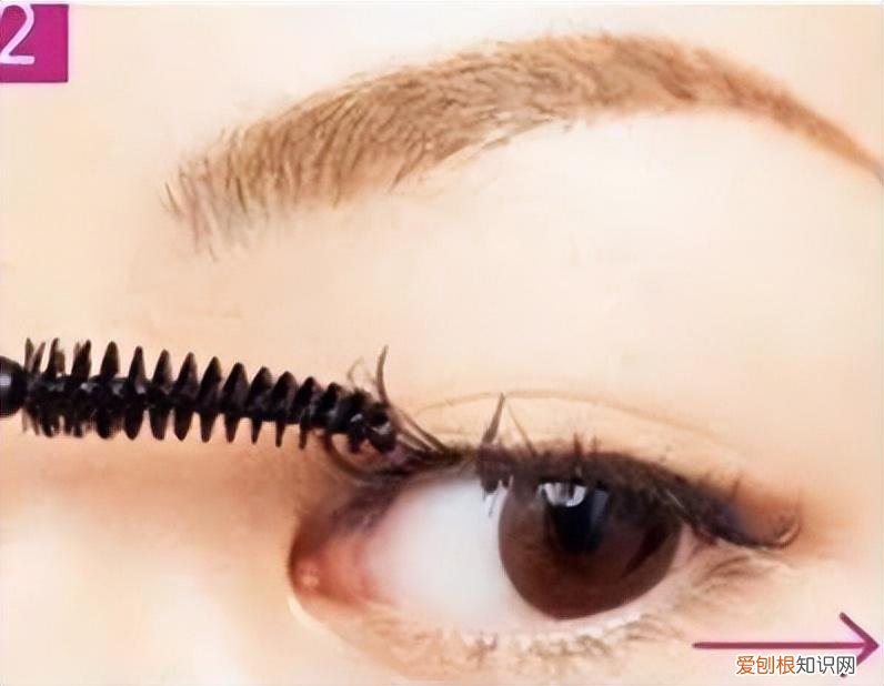 睫毛膏怎么用不会晕染?