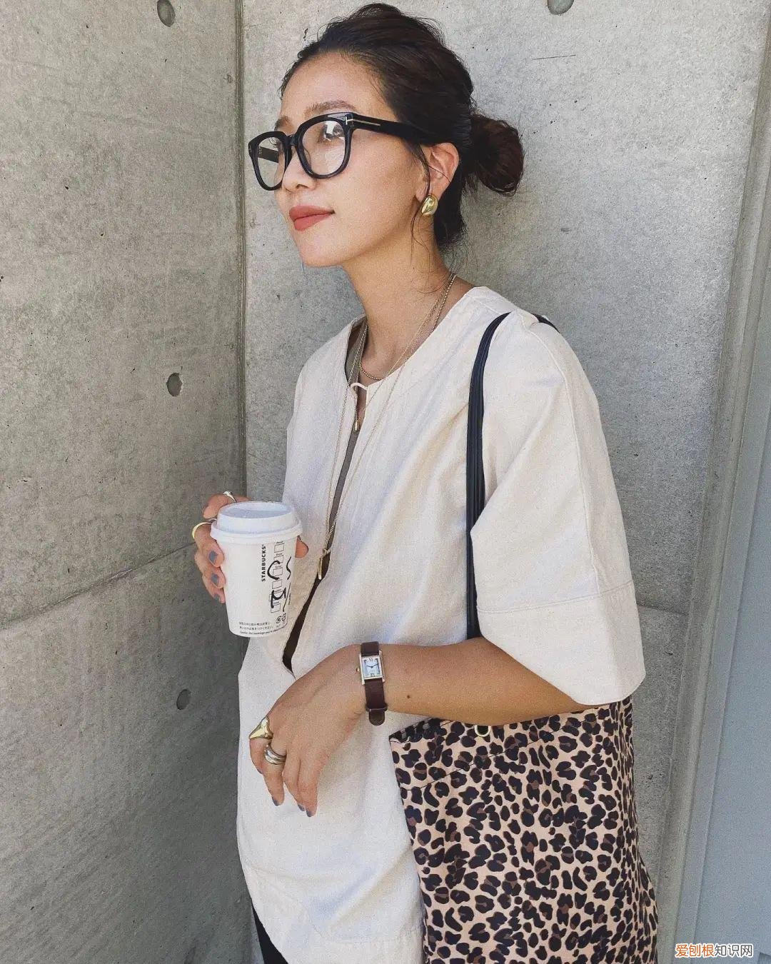 散发野性味道的豹纹包包