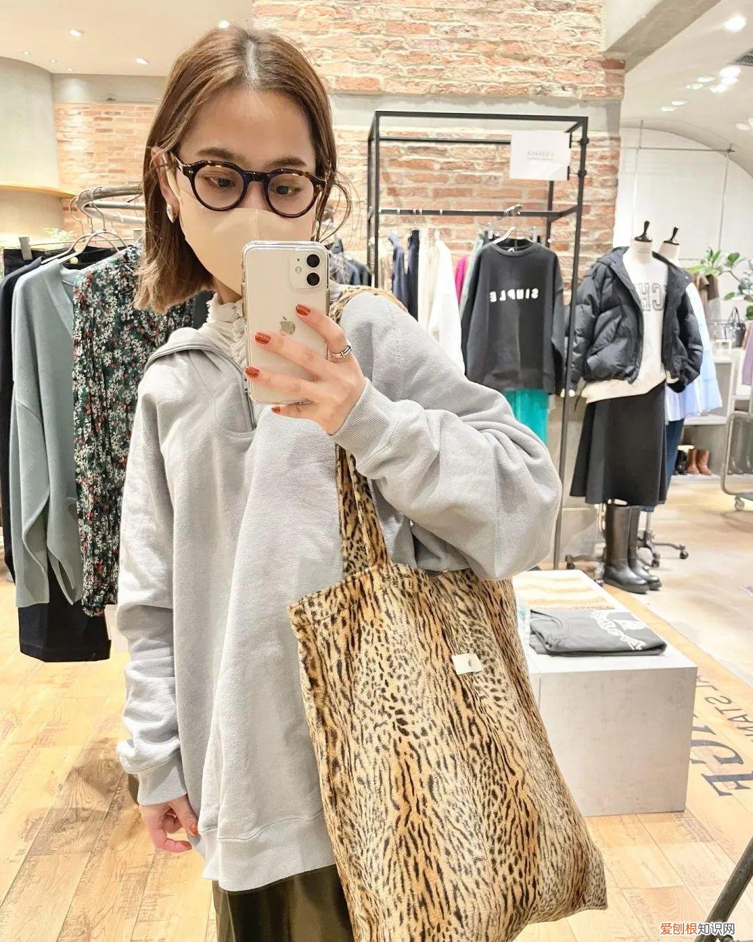 散发野性味道的豹纹包包