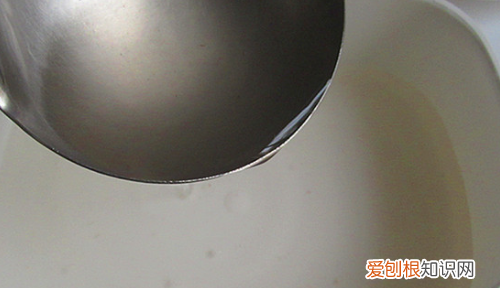 一斤水放多少凝胶片，一斤保水剂可以吸多少斤水啊