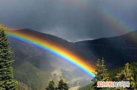 美丽的彩虹怎么画，七色彩虹怎么画好看又简单