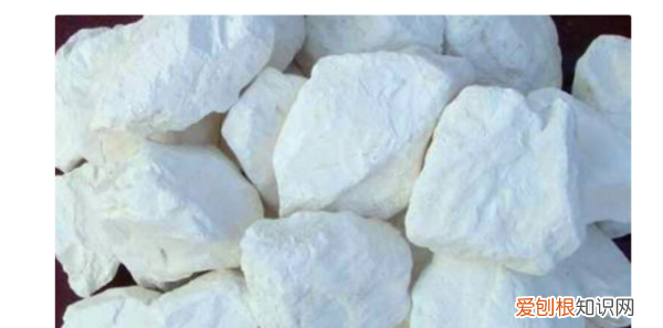 石灰遇水会产生什么反应，生石灰加水生成什么气体