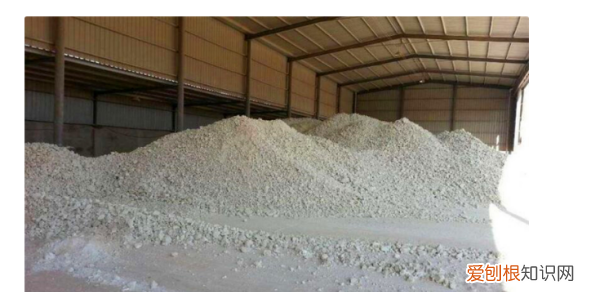 石灰遇水会产生什么反应，生石灰加水生成什么气体